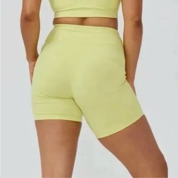 NWT Outdoor Voices Move Free 6” Bike Hike Workout Shorts Gecko Yellow Size Small - Picture 3 of 15